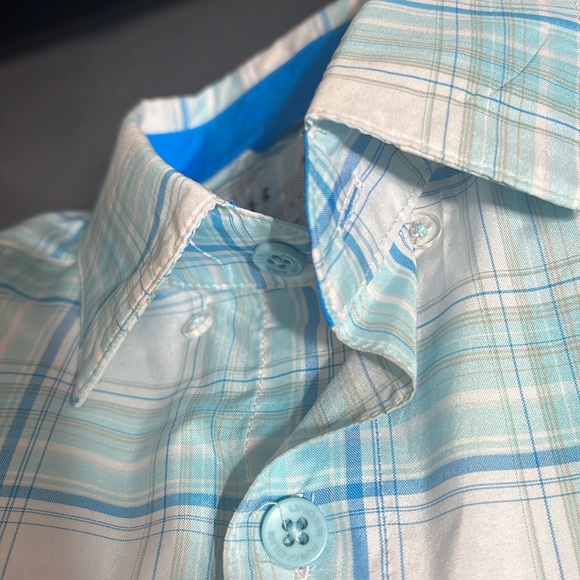 Under Armoir Shirt Size Medium. - Picture 5 of 7